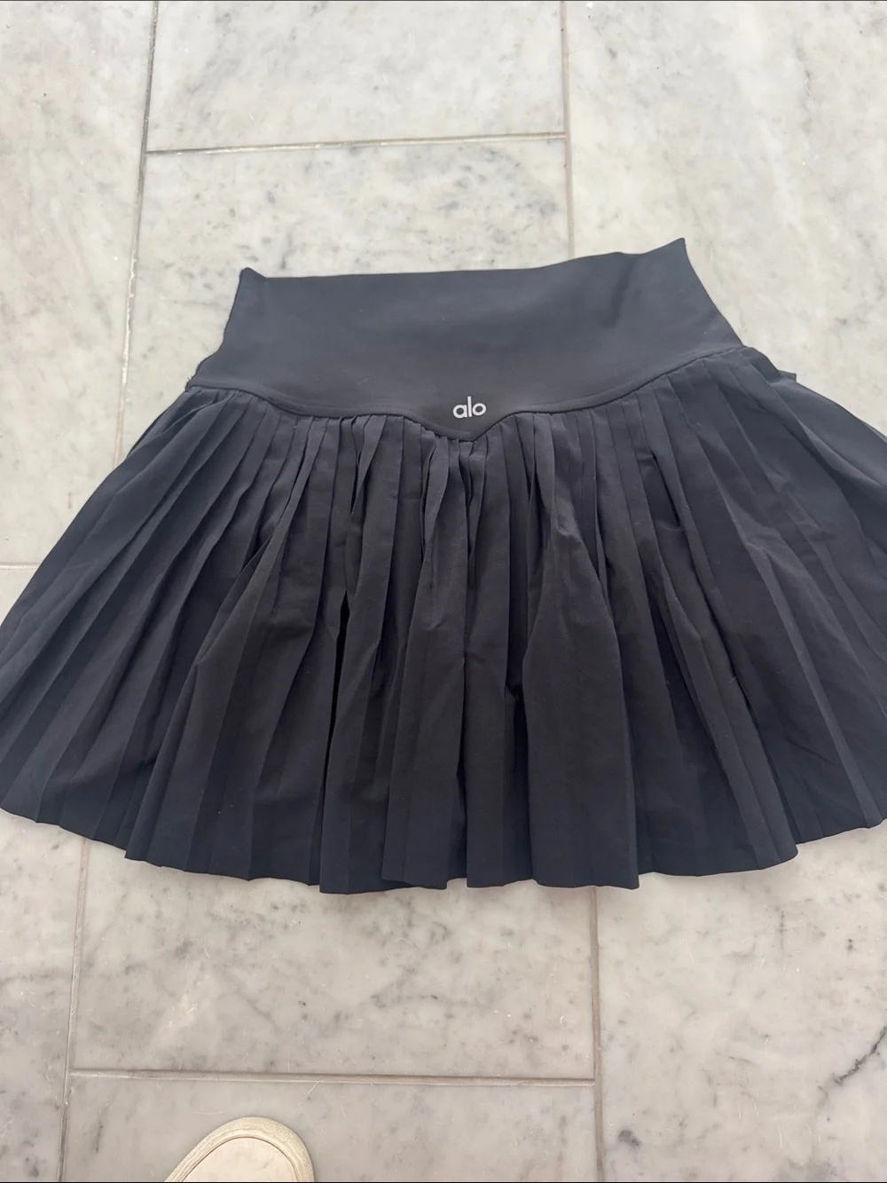 ALO Yoga black pleated
